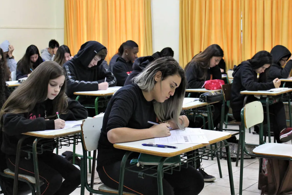Imagem ilustrativa da imagem Mais de 1,2 milhão de alunos farão a Prova Paraná nesta terça-feira