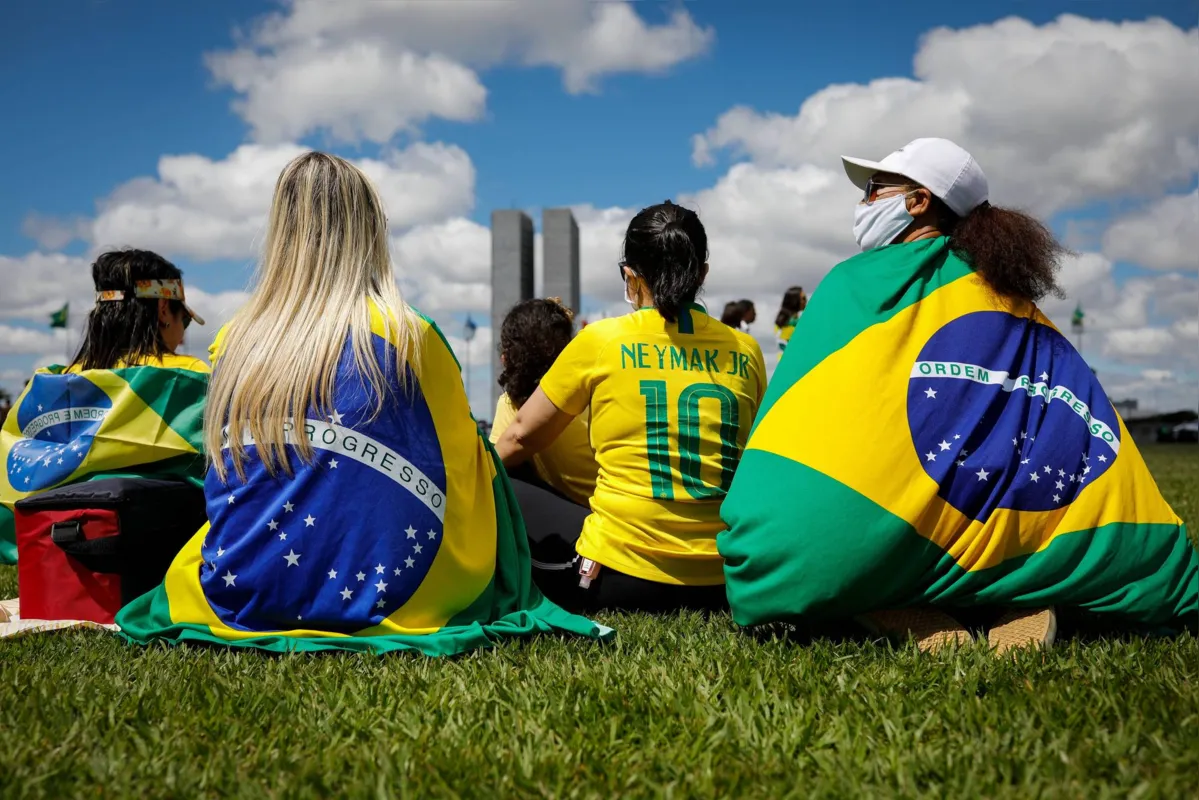 Imagem ilustrativa da imagem Manifestantes fazem carreata em apoio ao presidente