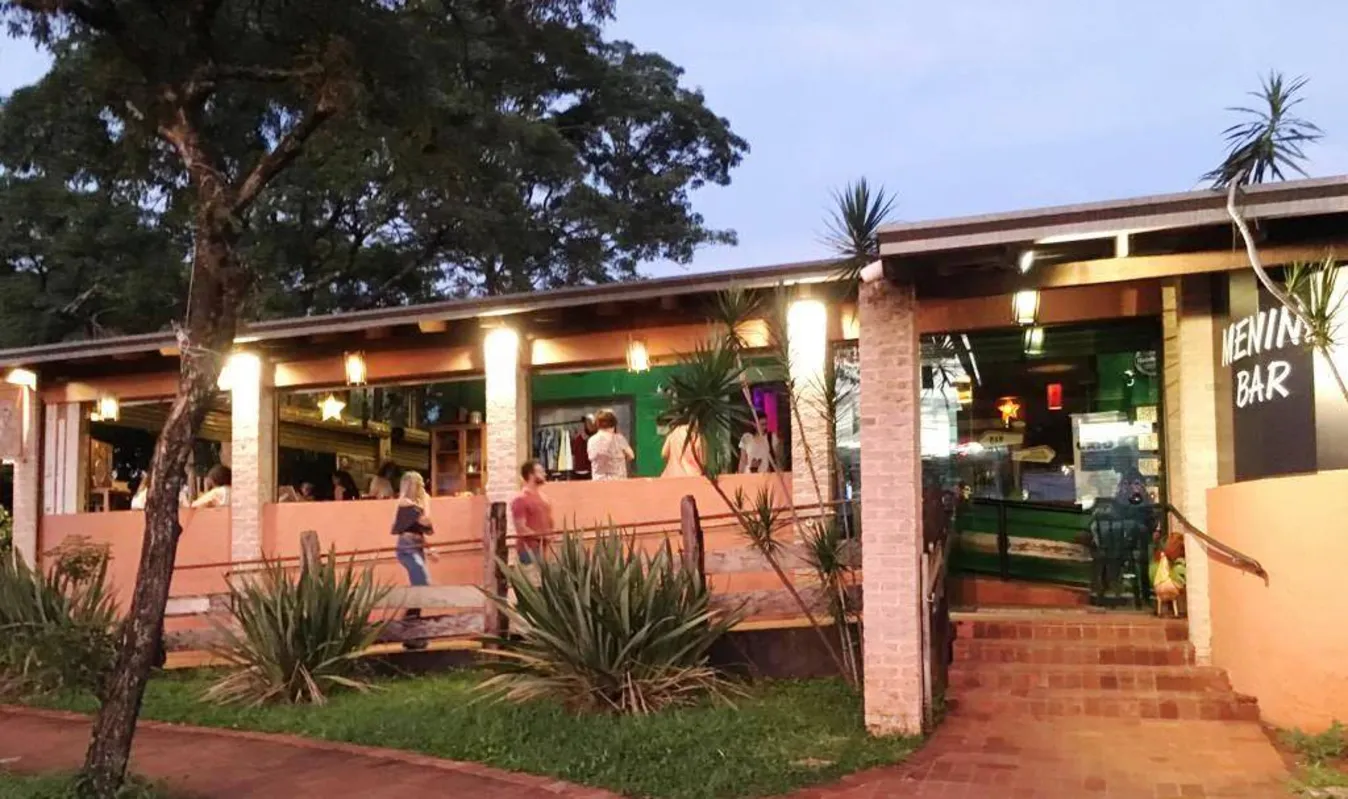 Menina Bar: em treze anos de atividades, o estabelecimento,além da boa comida, manteve um ótimo cardápio musical 