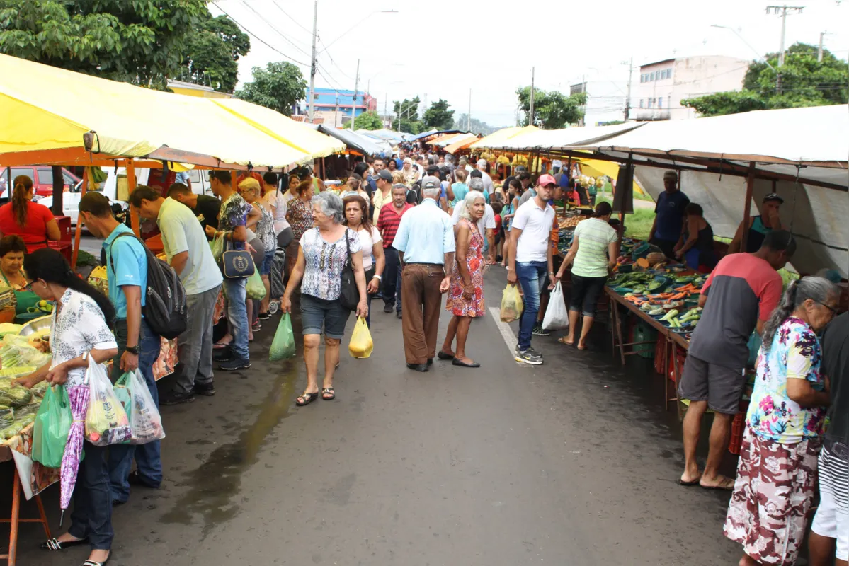 materia sobre a feira dos cinco conjuntos reduto de politicos em periodo eleitoral. foto: roberto custodio - folha de londrina - 02/02/2020