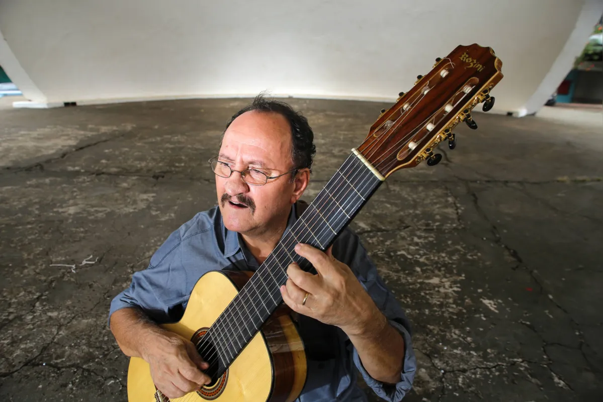 Misael: um dos músicos mais conhecidos de Londrina nos anos 1970 e 80, atraia o público que o seguia pelos bares da cidade
