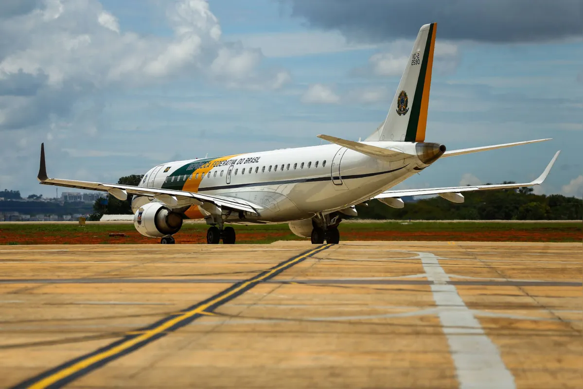 Cada aeronave leva um equipamento de assistência médica chamado de "bolha", em caso de necessidade de socorro 