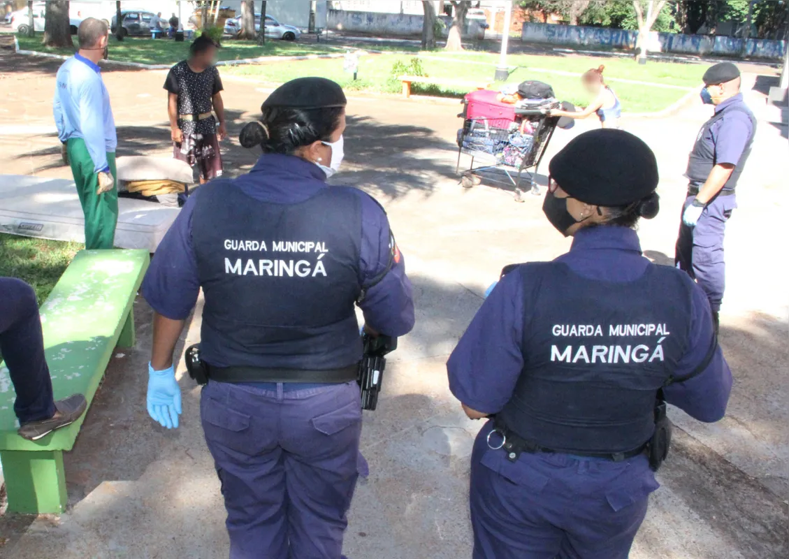 Equipe da prefeitura realizou abordagem em dois pontos da cidade