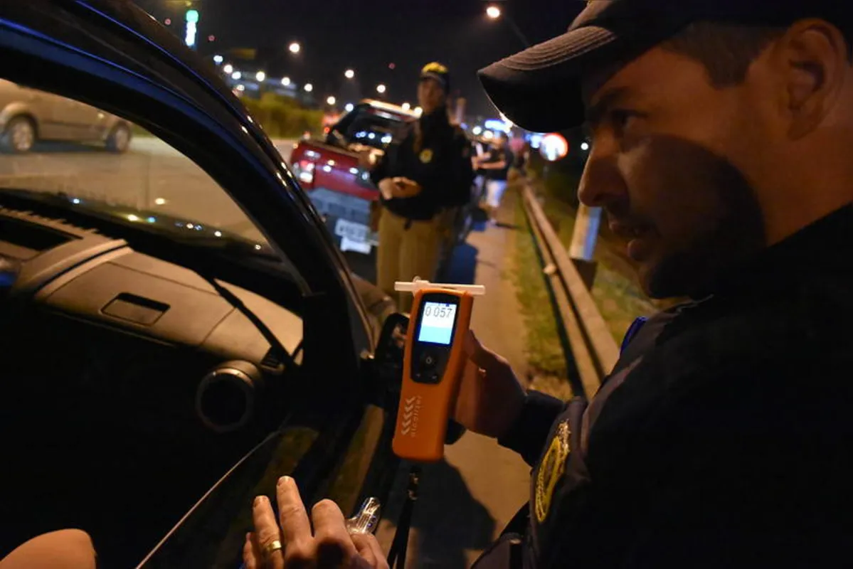 Os policiais rodoviários federais flagraram 144 motoristas sob efeito de bebidas alcoólicas