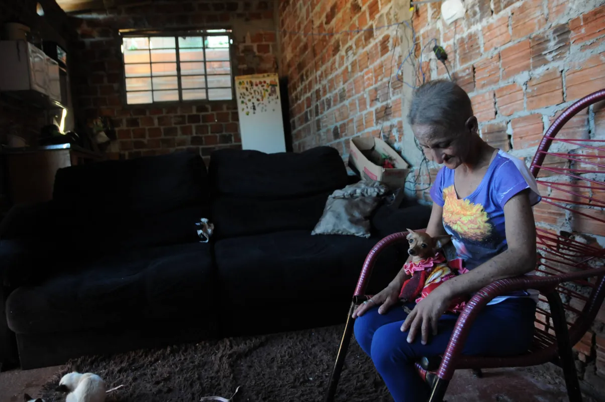 "É triste a realidade, estamos esquecidos aqui", lamenta Márcia Nogueira