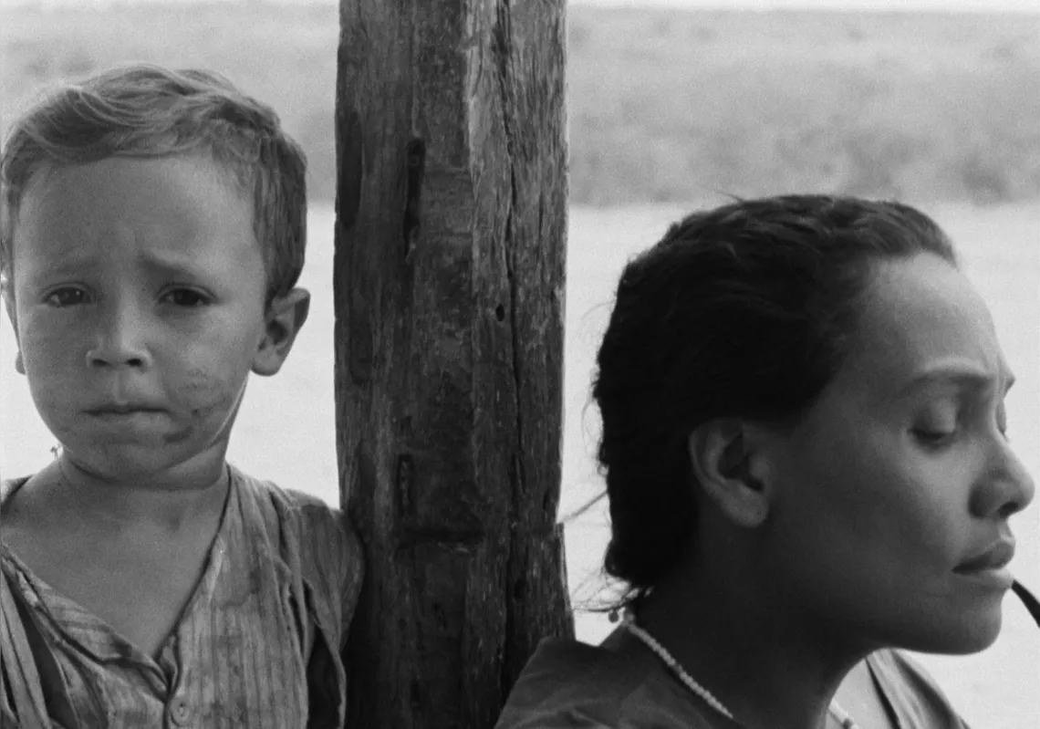 'Vidas Secas' foi adaptado para o cinema por Nelson Pereira dos Santos que viu no livro de Graciliano Ramos "um roteiro pronto"