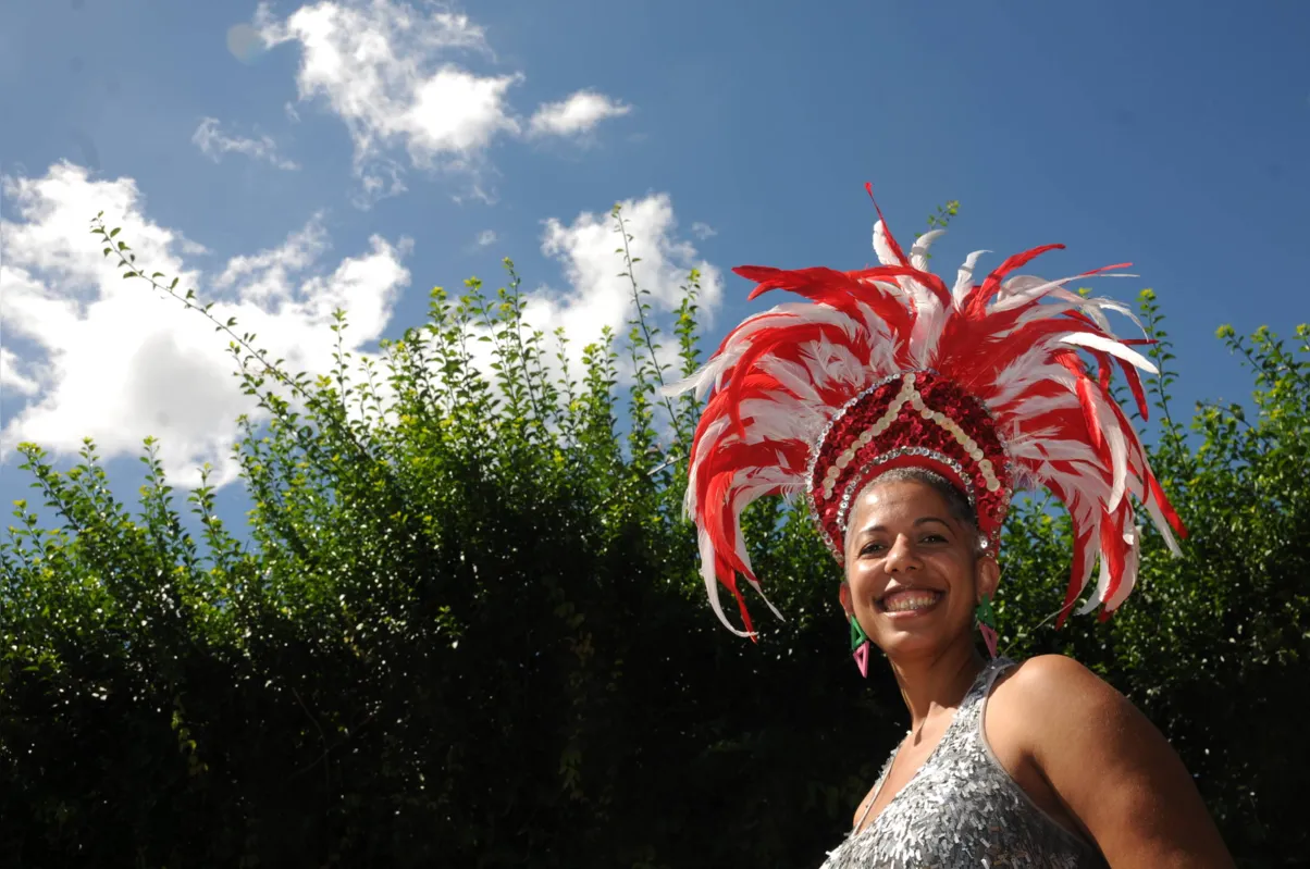 Juliana Barbosa: "Vários eventos impulsionam o samba em Londrina, desde as rodas nos bares aos espetáculos temáticos"
