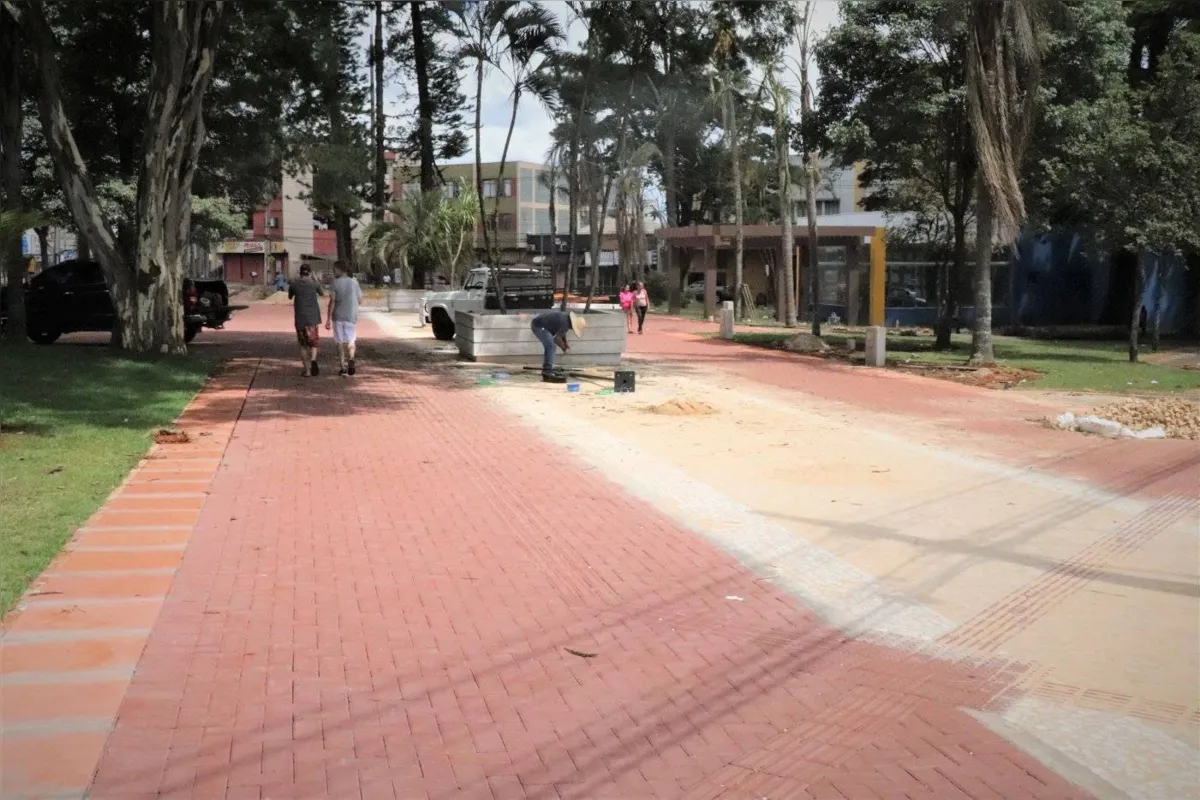 Imagem ilustrativa da imagem Obras na Praça Mauá, em Arapongas,  devem ser concluídas em março