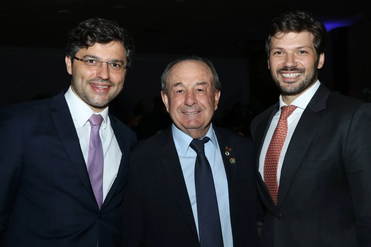 Antonio Amaral, o diretor da SRP Moacir Sgarioni e o deputado estadual Tiago Amaral 