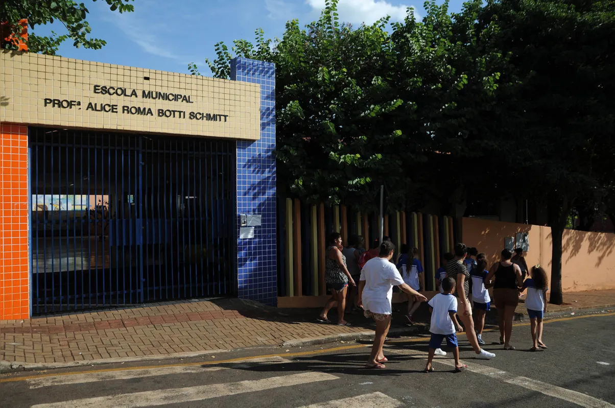 Famílias estão programando manifestação em frente à secretaria de Educação