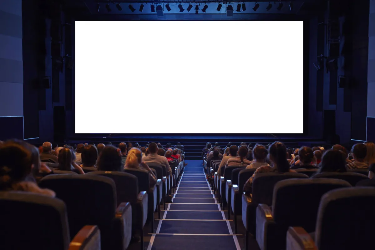 No Brasil, as salas de cinema continuam com sua higienização de praxe; ainda n~]ao houve nenhuma restrição por parte do Ministério da saúde