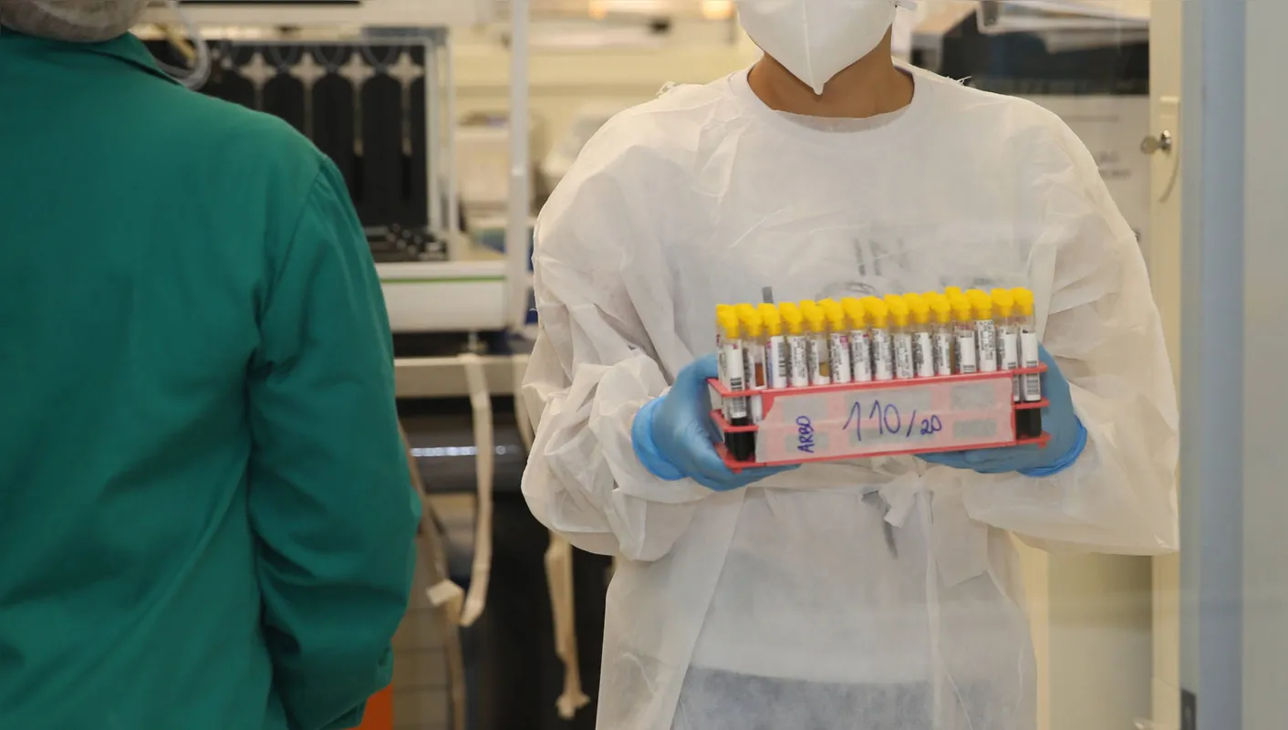 LaboratÃ³rio Central do Estado - LACEN  -  RecepÃ§Ã£o  de amostras para teste do Coronavirus. 
Curitiba, 01/04/2020 - Foto: Geraldo Bubniak/AEN