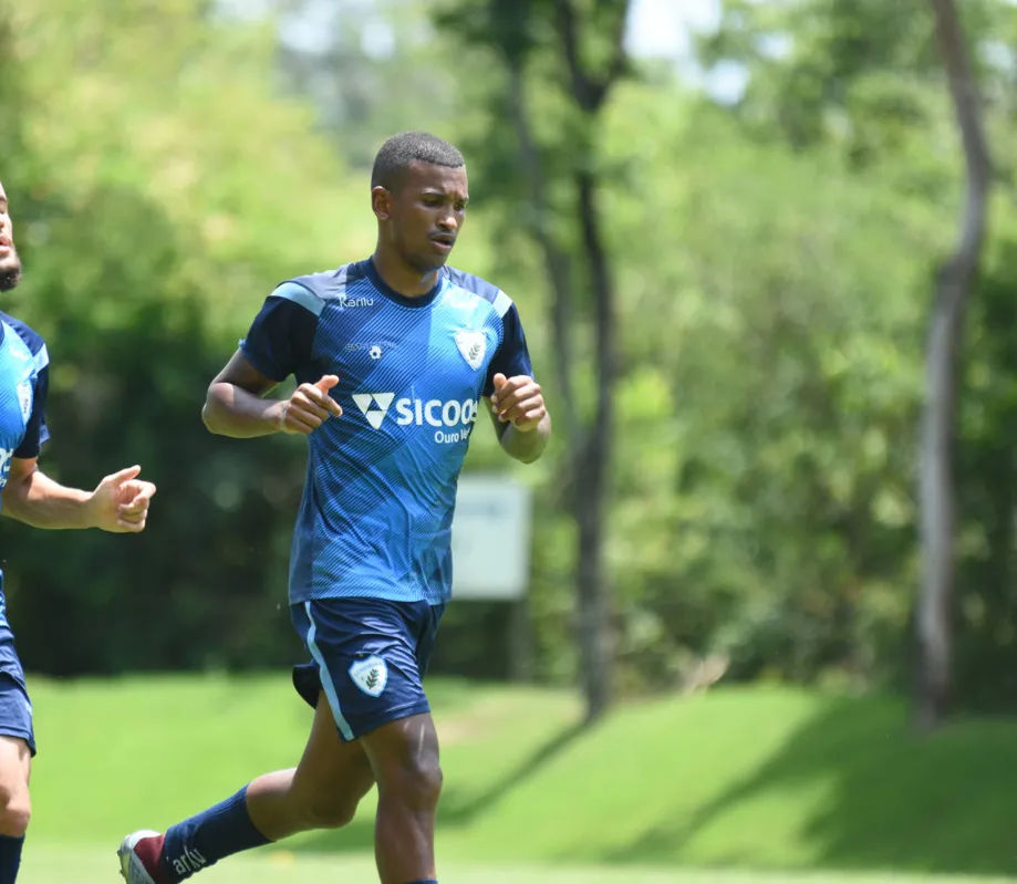 Relacionado pela primeira vez, volante Anderson Carvalho pode estrear no LEC