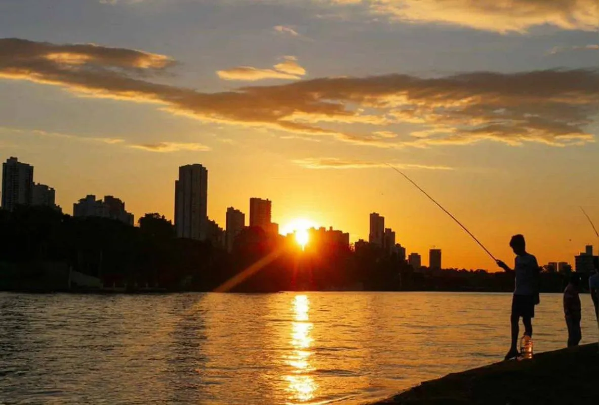 Imagem ilustrativa da imagem Pescaria ao pôr do sol