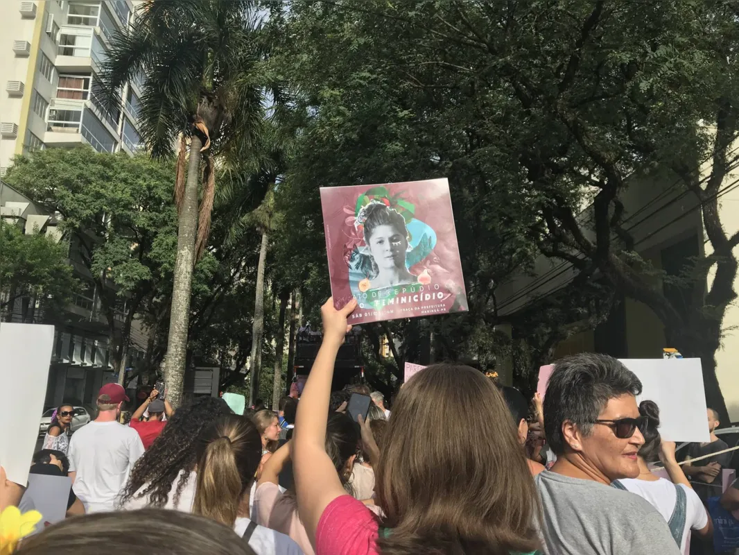 Parentes e amigos de Magó protestaram no último dia 2 cobrando esclarecimento do crime