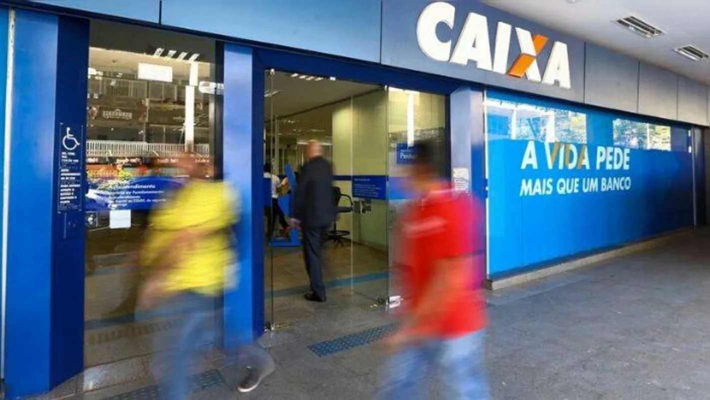 Imagem ilustrativa da imagem Por filas, agências da Caixa passam a abrir duas horas mais cedo