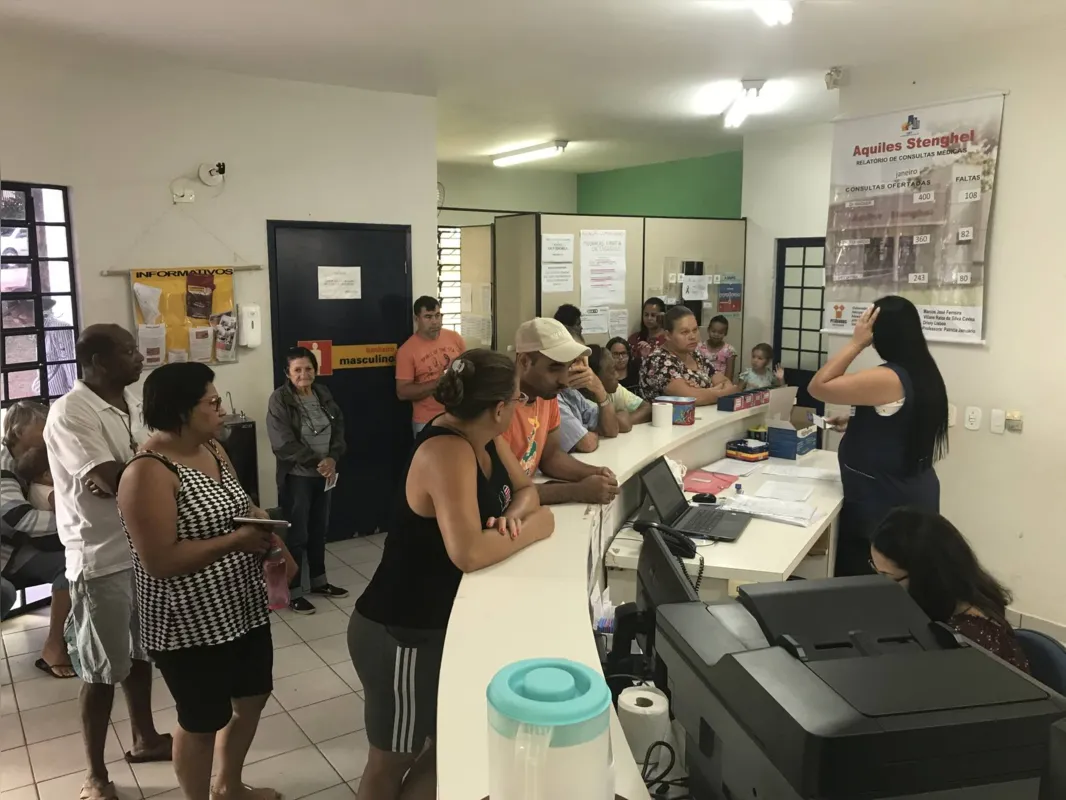 Imagem ilustrativa da imagem Postos de saúde ficam lotados para atender casos suspeitos de dengue