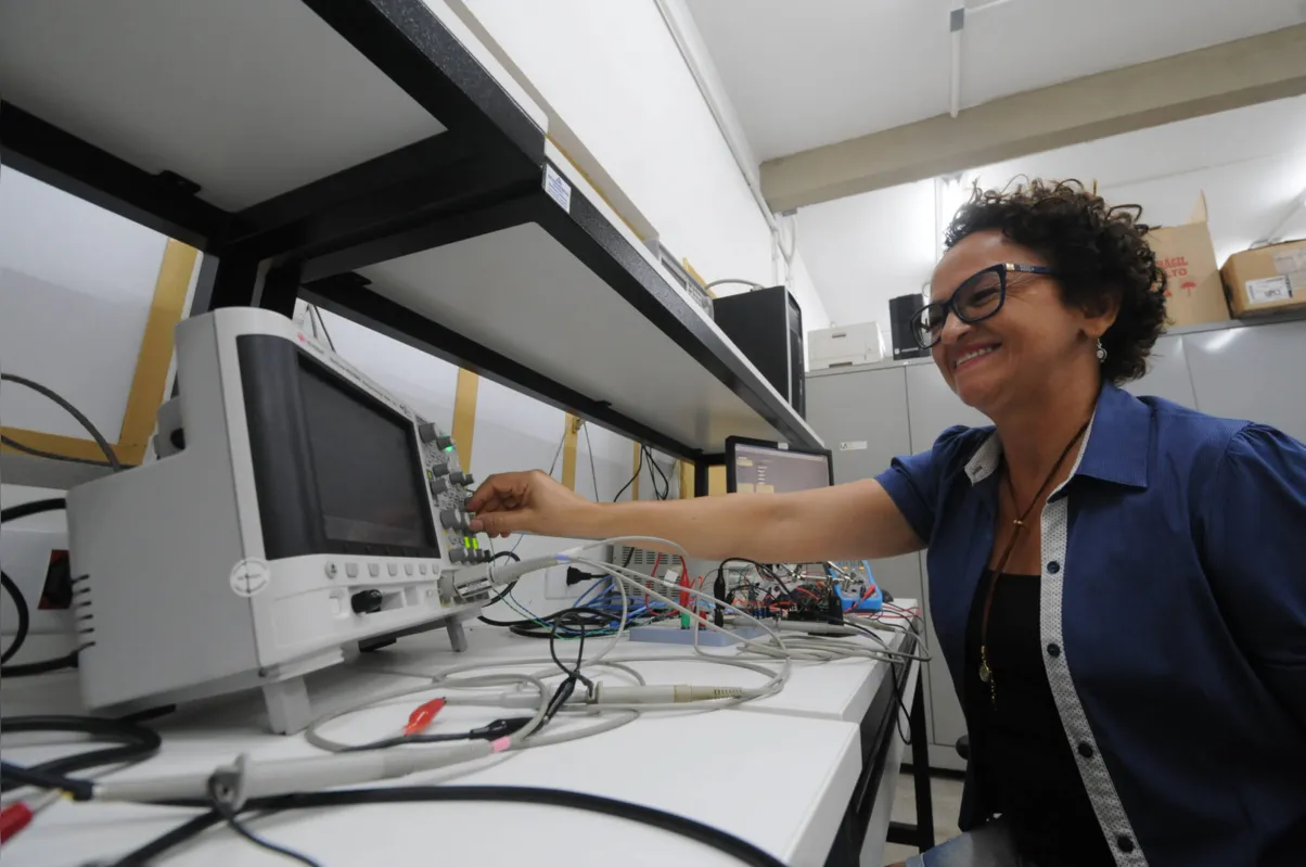 Imagem ilustrativa da imagem Professora da UEL conta como venceu obstáculos até fazer carreira acadêmica