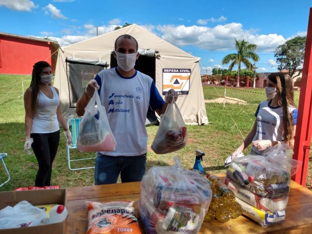 Em Goioerê, uma "corrente do bem" é formada por integrantes do Rotary, Maçonaria, Igrejas, Defesa Civil e Corpo de Bombeiros 
