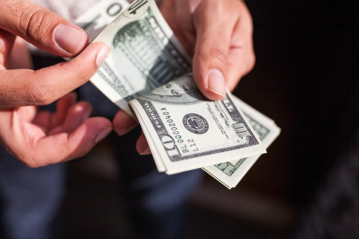 Imagem ilustrativa da imagem Queda do varejo em dezembro faz dólar ir a R$ 4,35 pela 1ª vez