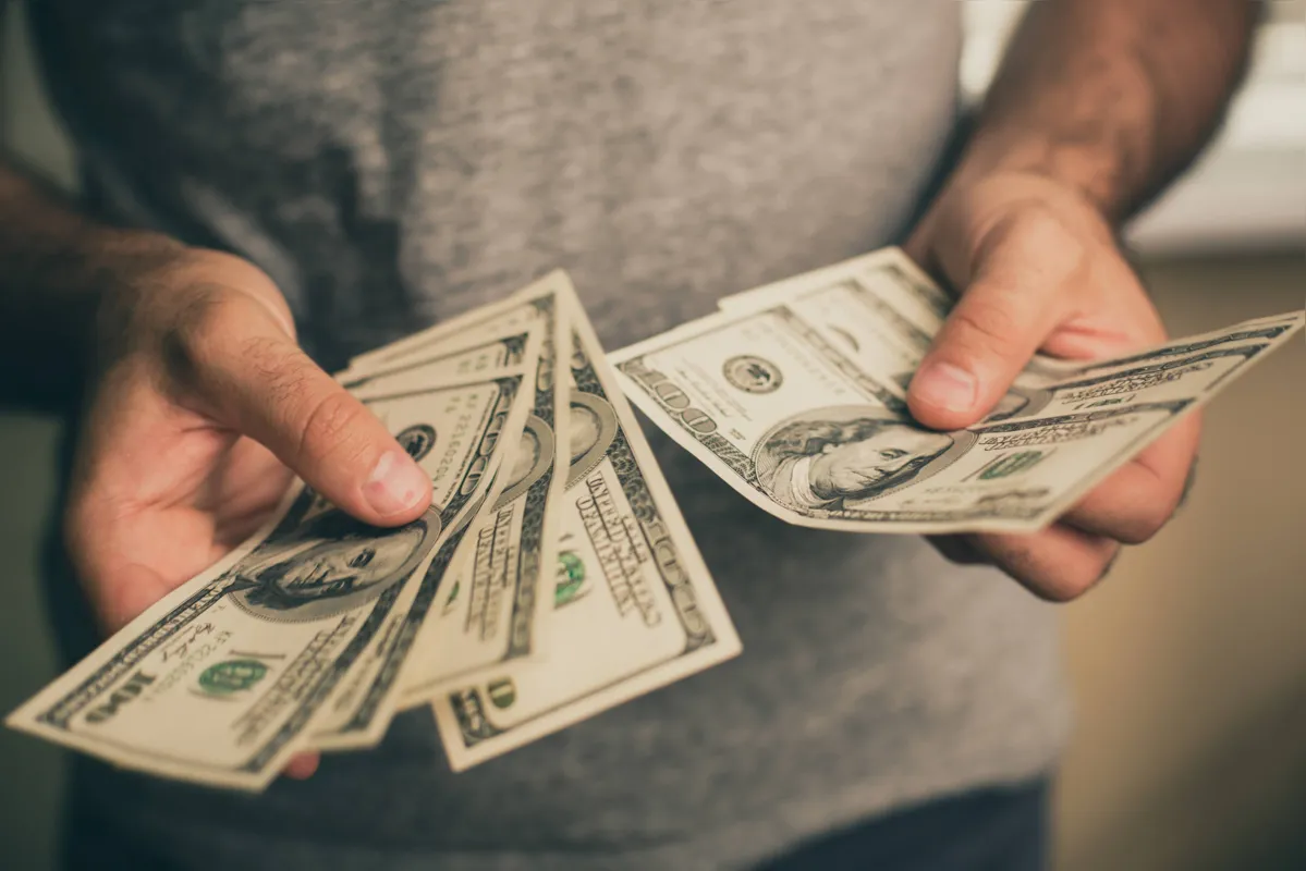 Imagem ilustrativa da imagem Rede vende dólar turismo a preço de comercial