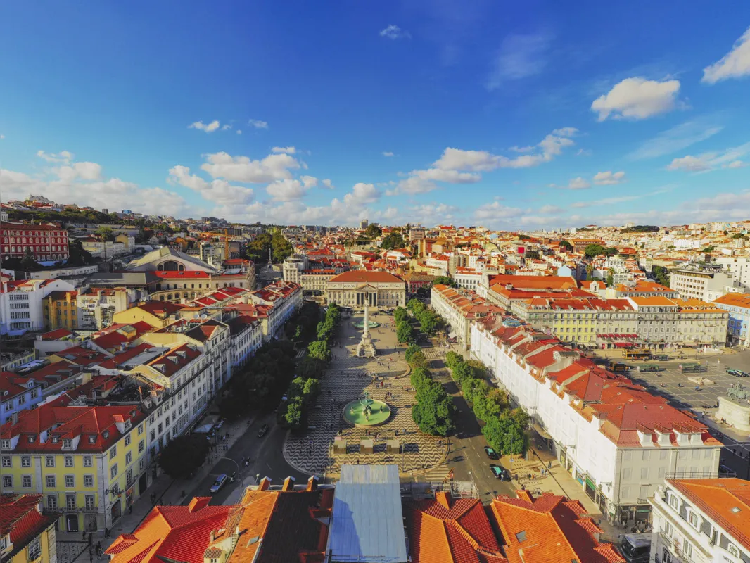 Objetivo da medida é conter a disparada dos preços dos imóveis em Lisboa (foto) e no Porto  