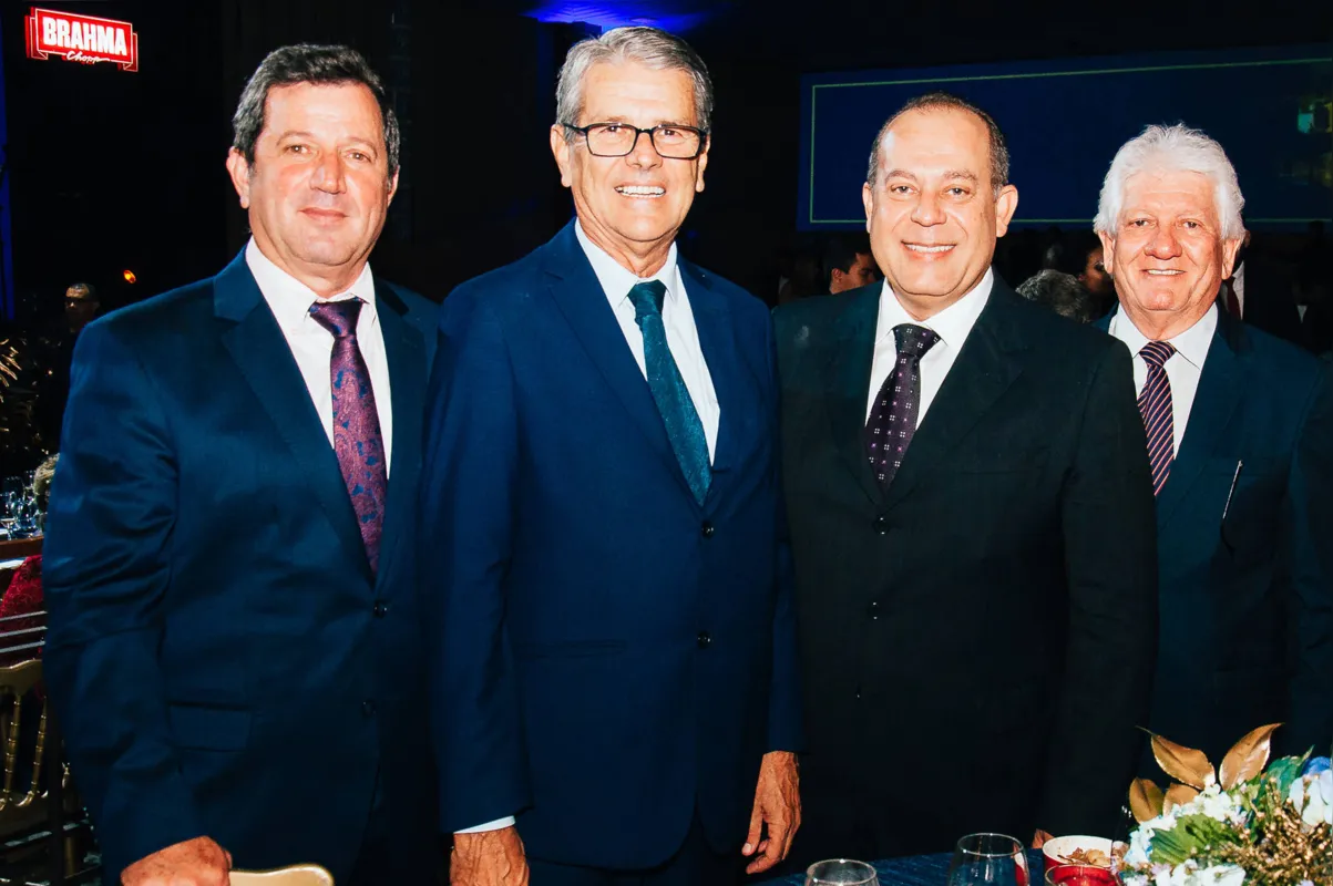 Nivaldo Benvenho, Claudio Tedeschi, o superintendente do Grupo FOLHA, Nicolás Mejía, e Clóvis Coelho