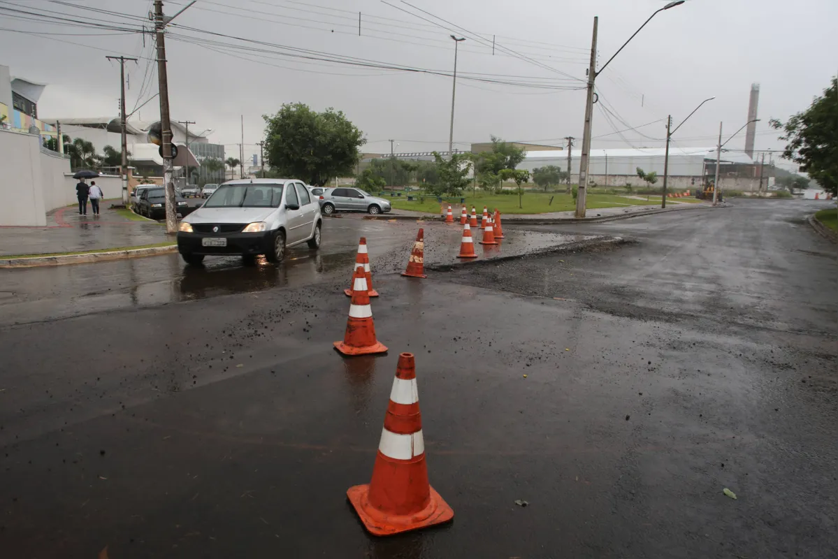 Motoristas vêm utilizando ruas do entorno para desviar da obra