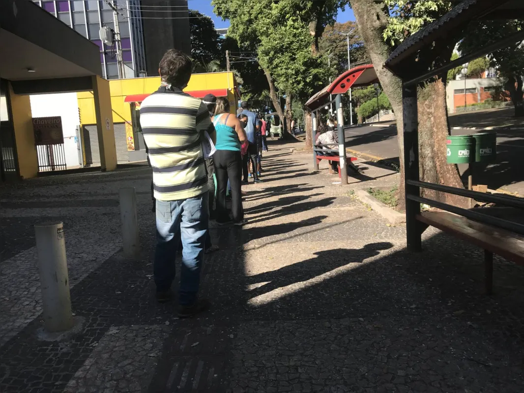 Imagem ilustrativa da imagem Ruas de Londrina têm maior movimento nesta segunda-feira