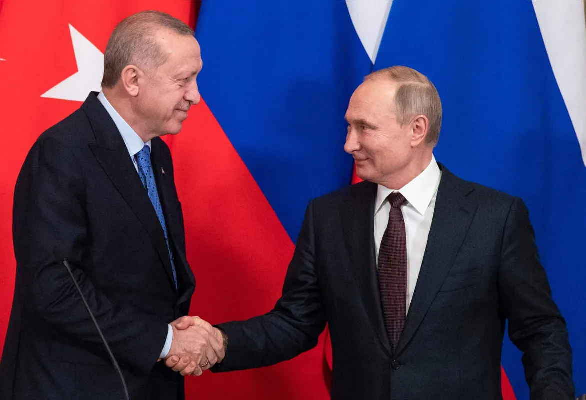 Os presidentes Vladimir Putin e Recep Tayyip Erdogan selaram o acordo após seis horas de reunião no Kremlin