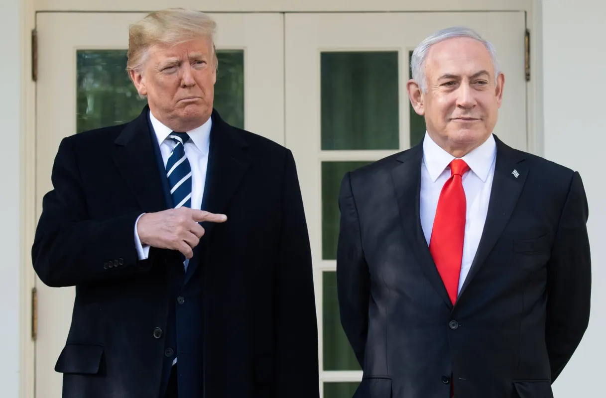 "Eles [os líderes palestinos] provavelmente não vão querer [o acordo] inicialmente. Mas acho que no fim eles vão", disse Trump ao encontrar Netanyahu  