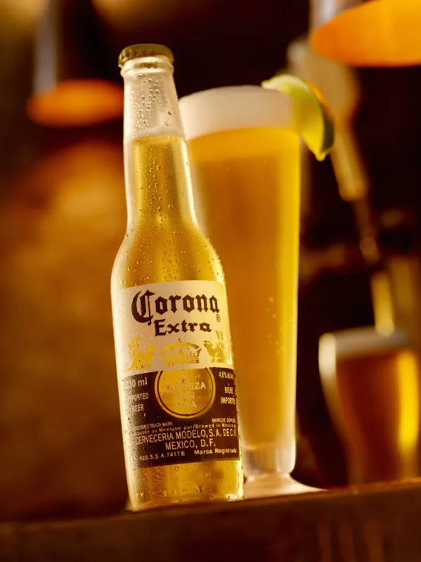 Cerveja Corona, marca da empresa brasileira Ambev, registrou queda nas vendas por conta da desinformação em volta do vírus