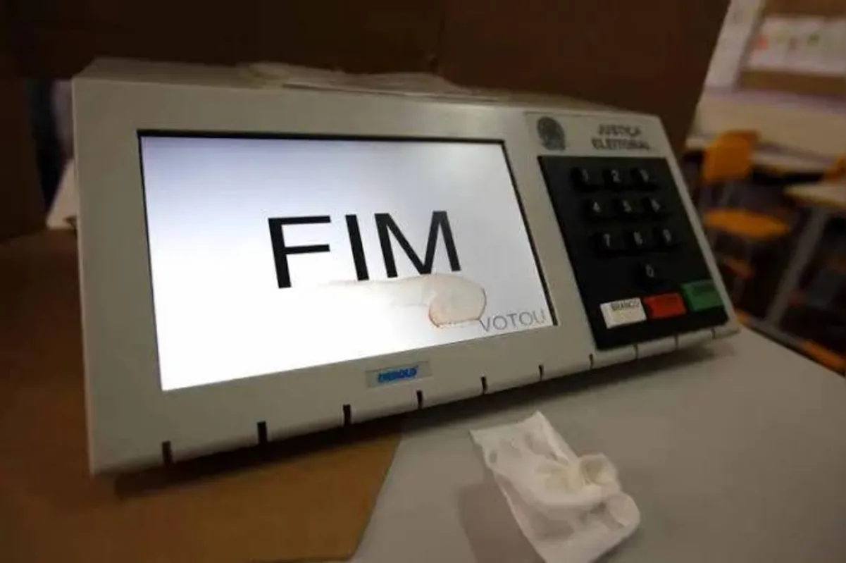 Imagem ilustrativa da imagem TRE condena eleitora de Ibiporã que danificou urna e sujou de sangue
