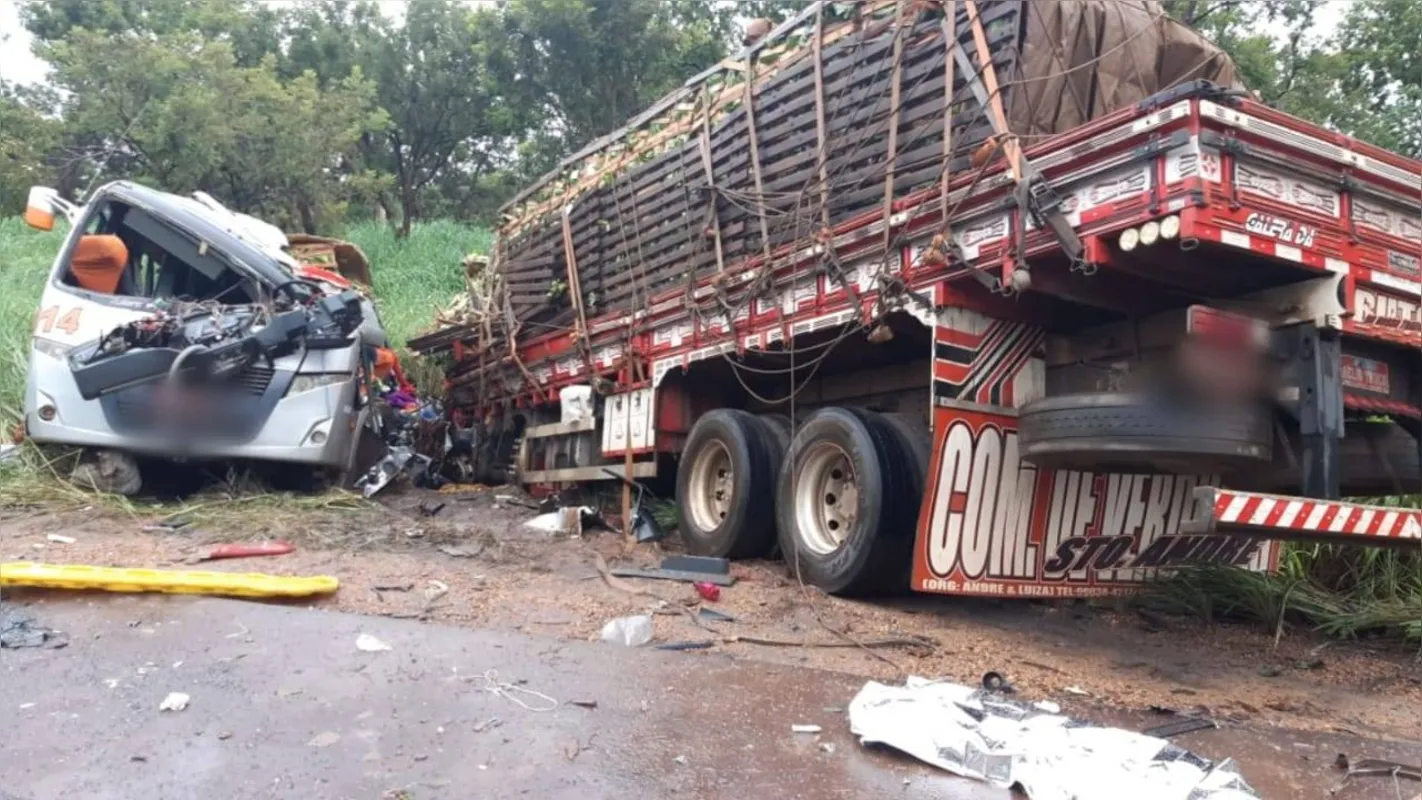 Colisão  entre os dois veículos aconteceu no KM 154 da BR-365, nas proximidades do município de Pirapora