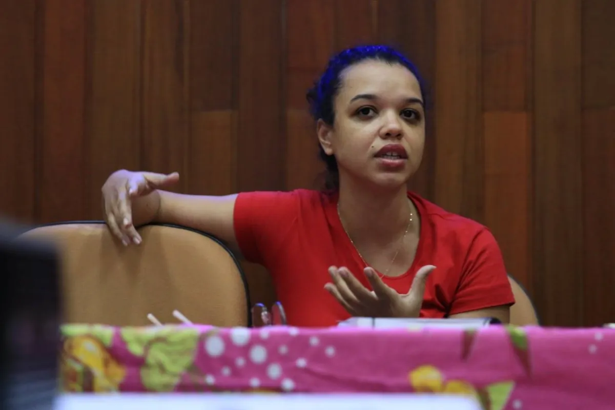 A pesquisadora Jordana Cristina de Jesus: "no Brasil a gente tem hábitos culturais em torno do trabalho doméstico que lidam com um padrão muito alto, com o padrão de uma casa arrumada, de uma casa limpa. Quanto maior o padrão, mais as mulheres precisam se dedicar"