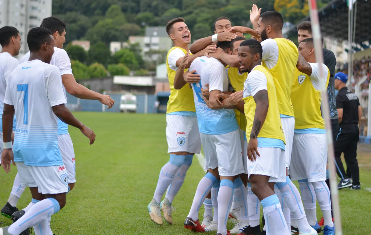 Depois de três jogos, LEC volta para casa com três pontos e aposta no Café para manter embalo