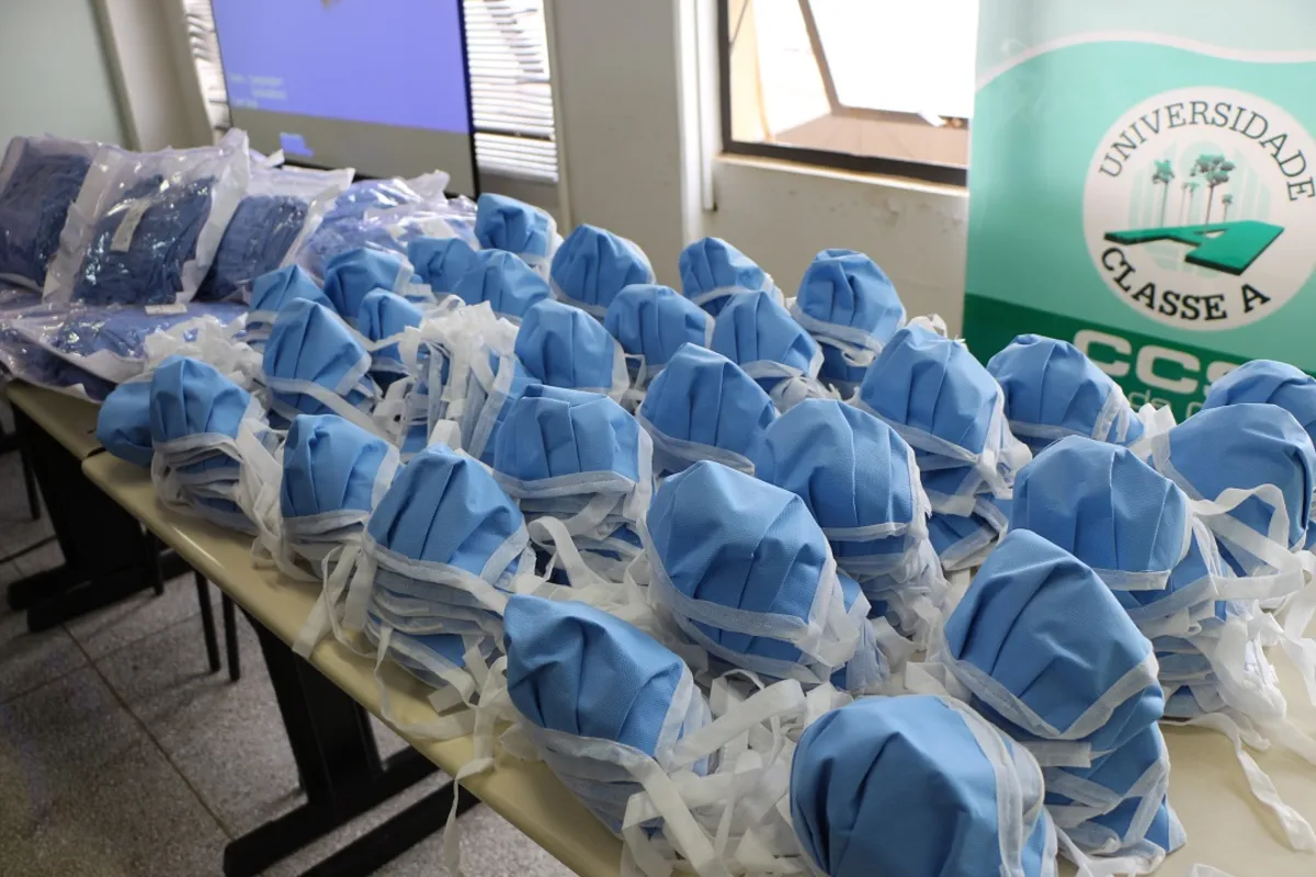 Máscara Azul-A98 é resultado da parceria entre os departamentos de design de moda e enfermagem: teste em mais de 100 formatos de rosto