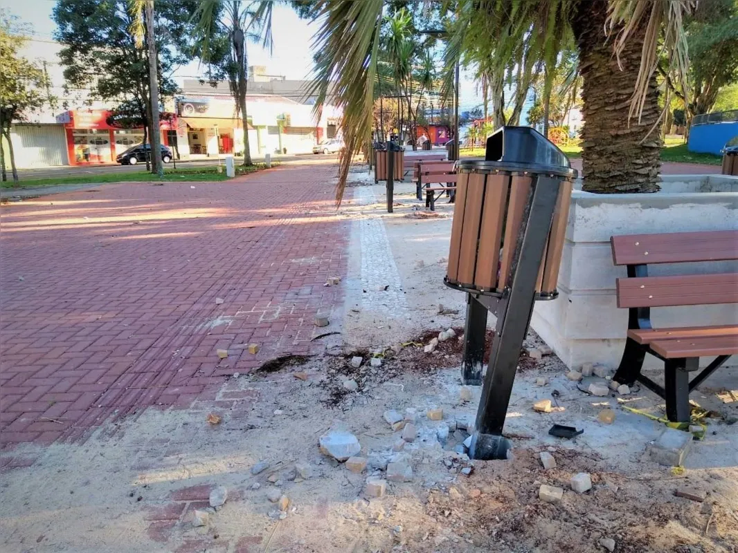 Imagem ilustrativa da imagem Vandalismo na Praça Mauá, em Arapongas