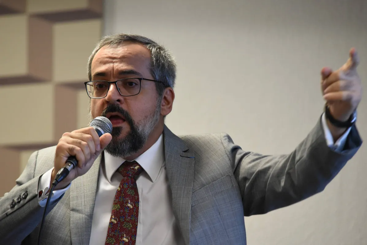 Weintraub disse que compareceu à audiência para "quebrar um pouco a chuva de fake news que nos deparamos" 