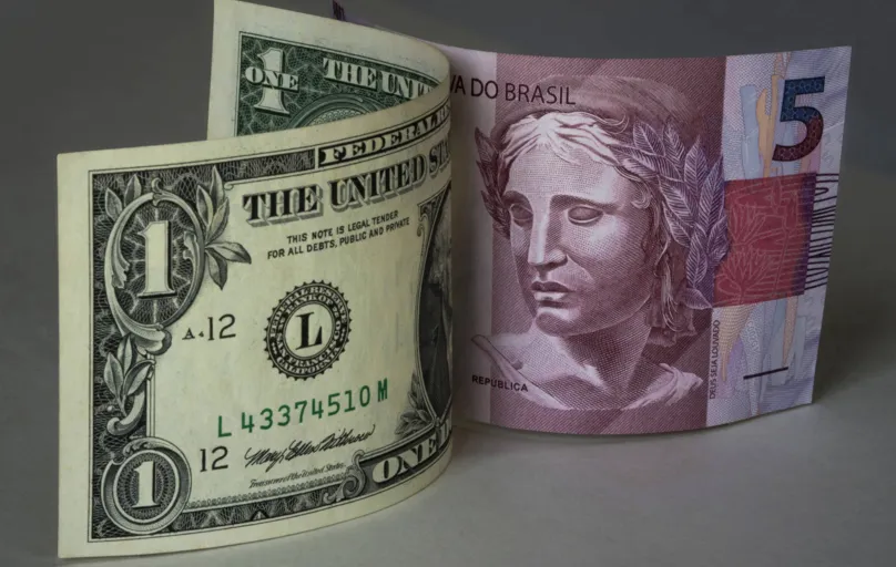 Em algumas casas de câmbio, dólar chegou a ser vendido acima de R$ 5,28