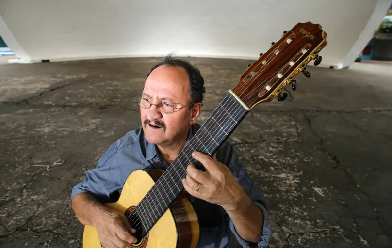 Misael: um dos músicos mais conhecidos de Londrina nos anos 1970 e 80, atraia o público que o seguia pelos bares da cidade
