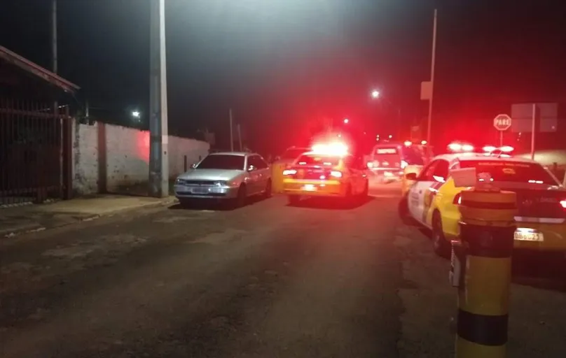 A rebelião na PEL 1 (Penitenciária Estadual de Londrina), que começou por volta das 18 horas de sábado (25), terminou depois de seis horas de negociação entre os presos e as autoridades presentes. 