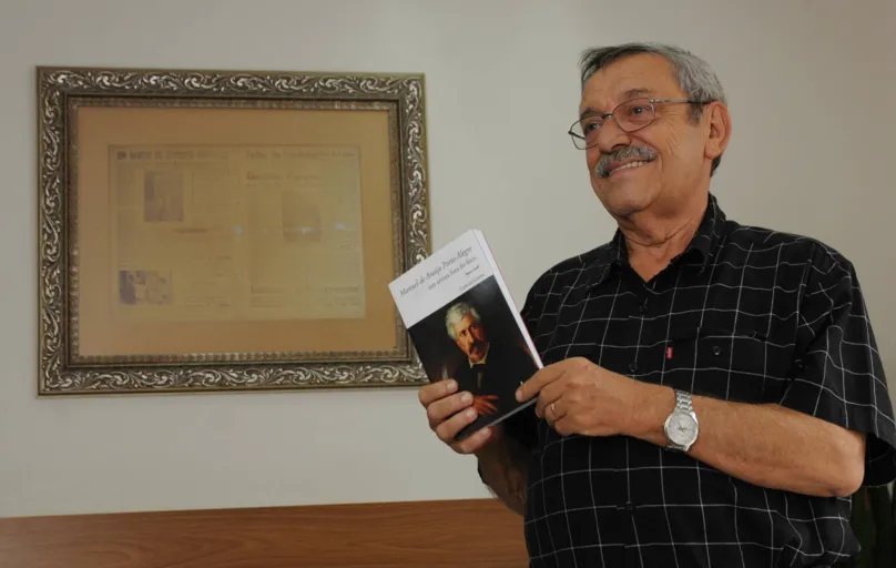 Carlos Costa escreveu a biografia de Manuel de Araújo mostrando a construção de sua identidade