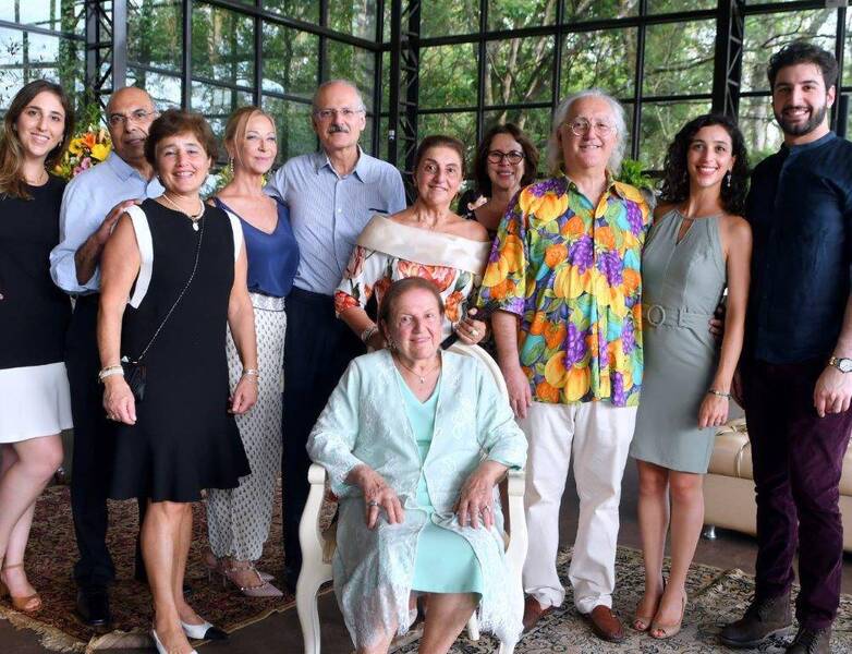 Em torno de Nádia Sahão