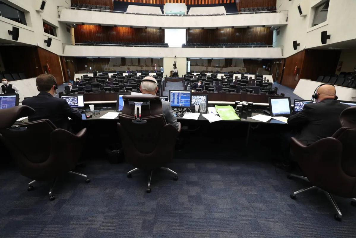 Imagem ilustrativa da imagem AL aprova projeto que regulamenta cargos nas universidades estaduais