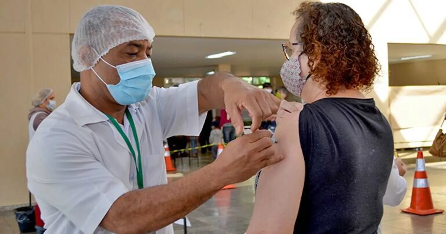 Só poderão receber a dose da vacina contra influenza aqueles que realizarem o agendamento prévio online. 