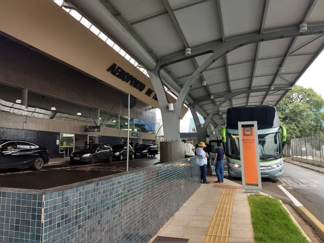 O Aeroporto Governador José Richa, de Londrina, adotou novas medidas de proteção definidas pela Anvisa (Agência Nacional de Vigilância Sanitária) contra a Covid-19.