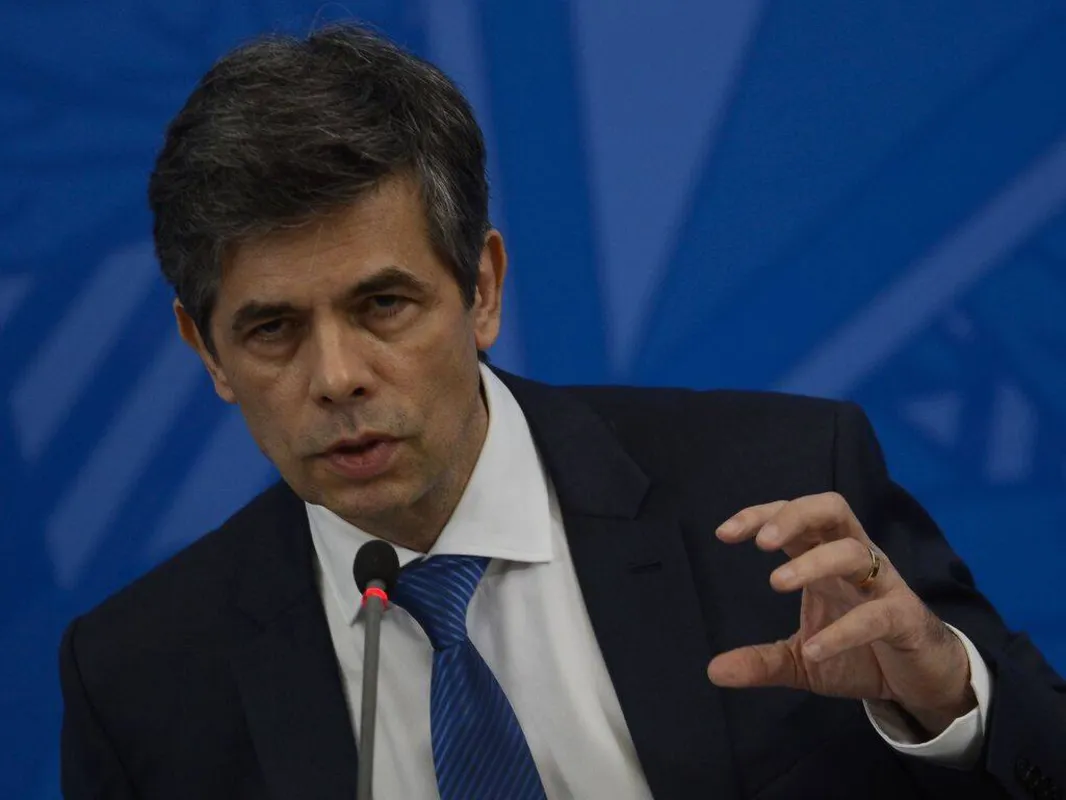Imagem ilustrativa da imagem Após ultimato sobre cloroquina, Teich pede demissão do Ministério da Saúde