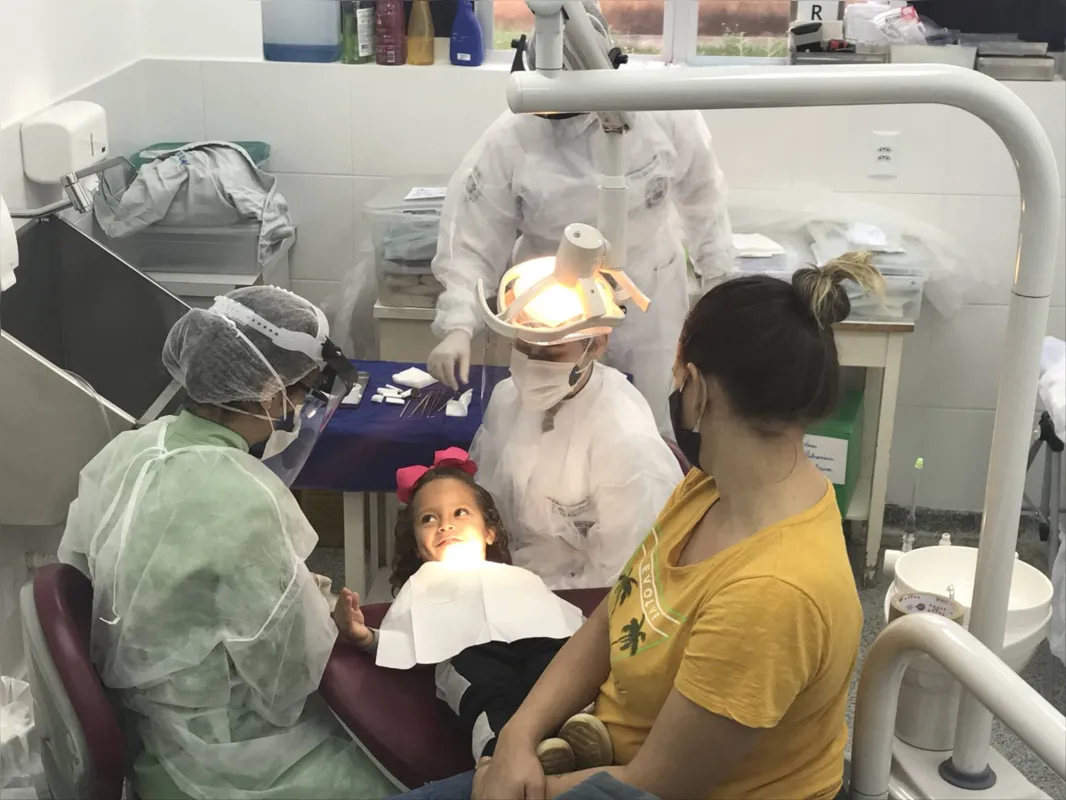 Pamela Moraes levou a filha Julia ao PS  da Bebê Clínica: "Não teria condições de ir em um consultório particular"