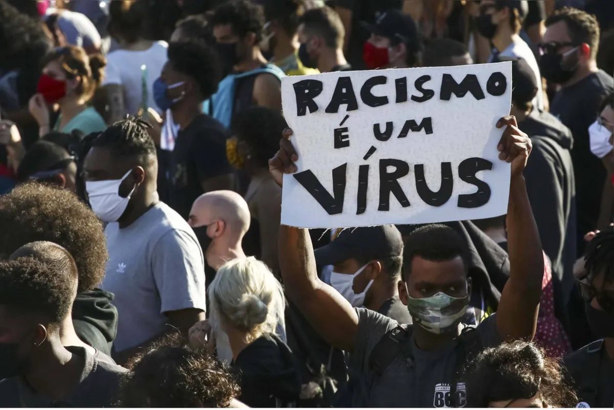 Tanto em São Paulo quanto no Rio os protestos contra Bolsonaro se somaram aos protestos antirracismo